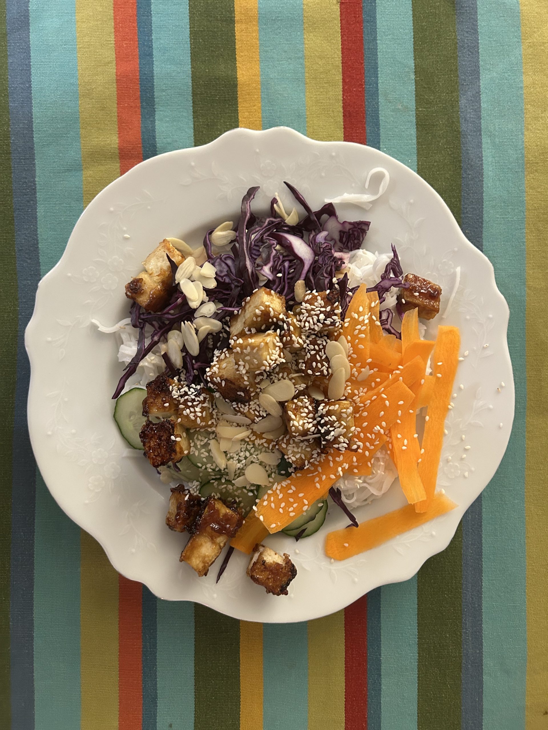 Salade de nouilles asiatique au tofu